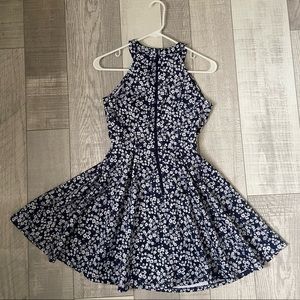 Girls dress Blue and white floral pattern, size extra small, good condition